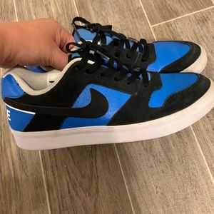 Boys Nike shoes size Youth size 8